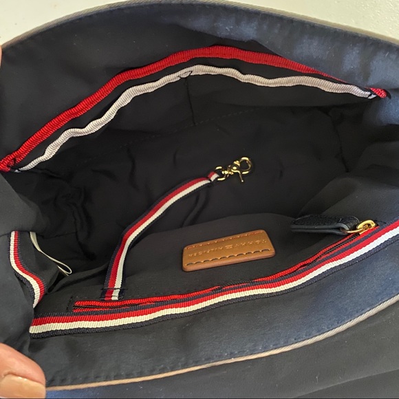 TOMMY HILFIGER  CAMO CROSSBODY - Picture 8 of 8